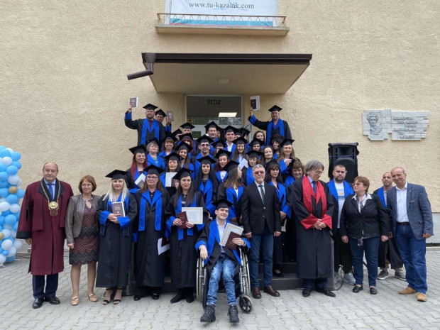 Кметът Галина Стоянова поздрави абсолвентите от Випуск 2022 на Технически колеж - Казанлък
