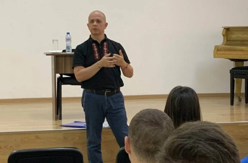 Бизнесмен изнесе урок по родолюбие в ЧСУ "Дружба"