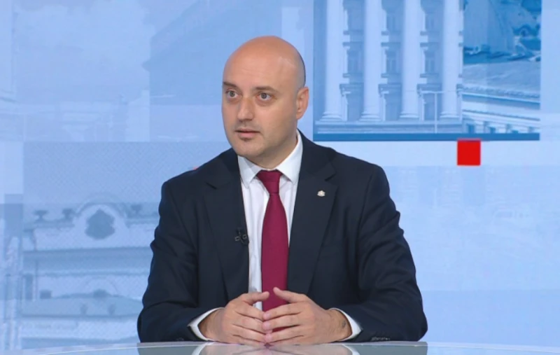 Славов: Смело решение е, когато трябва да събереш подкрепа за правителство, да хвърлиш камък в блатото