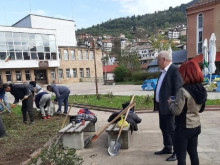 Община Смолян започна реновиране на площад "Възраждане" в квартал Устово