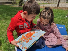 Децата на Добрич четат на открито съвременни автори