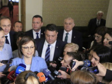 Нинова: Инициираме обща декларация на НС, с която да осъдим отношението на РСМ към България