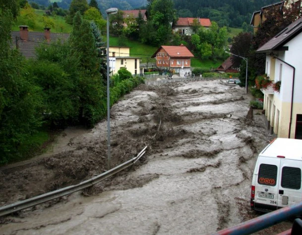 Наводнения потопиха под вода части от Хърватия, Словения и Сърбия
