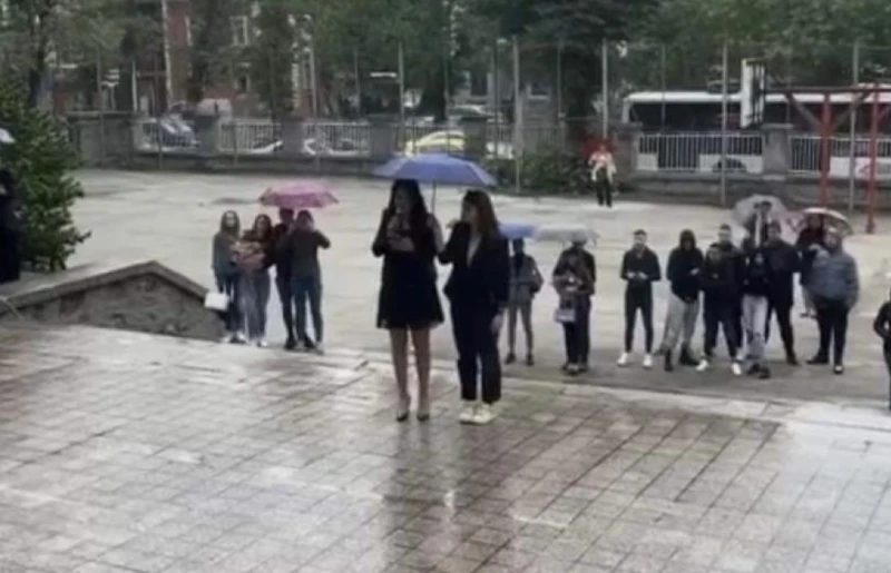 Най-тъжното изпращане на абитуриенти в Пловдив! Ученичка: Смях и позор!