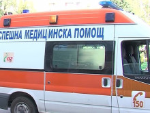 Една жена е в болница след катастрофа между кола и бус на пътя Братаница - Звъничево