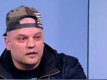 Рапърът Кристо търси средства за лечението на майка му