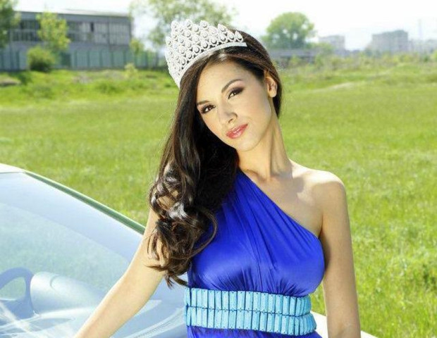 Мис България 2012 Габриела Василева избухна срещу абитуриентите, които замърсиха