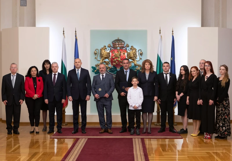 Президентът: Привилегия е да удостоя с български документи двама наши родолюбци в РСМ