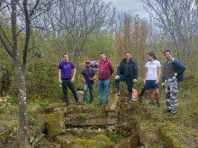 Доброволци се събират за почистване вила рустика край язовир "Чаталка"