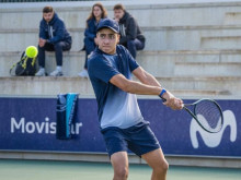 Талантът Иван Иванов продължава на полуфинал на тенис турнир в Португалия