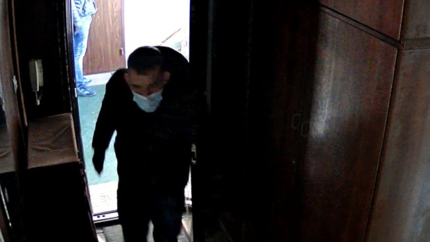 Баща сигнализира: Нахлуха в апартамента ни в София и обраха на детето спестяванията