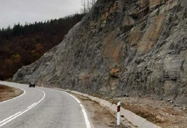 Възстановено е движението по пътя Пещера - Бяга