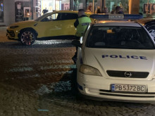 Читател: Покажете как полицията в Пловдив пази скъпа кола