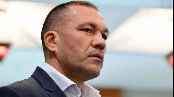 Кубрат Пулев показа дъщеричката си, кръсти малката в Бачковския манастир