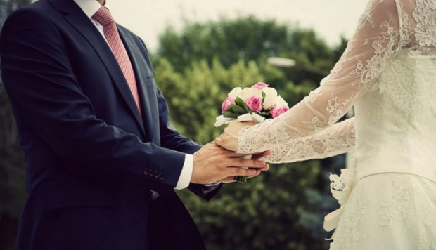 Младоженец удари шамар на булката насред сватбата и провали церемонията Шокиращата