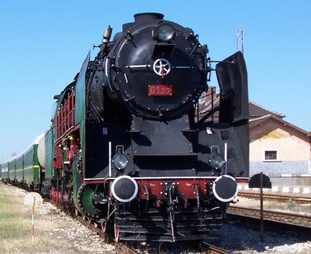Специални пътувания с парен локомотив ще организира БДЖ в първите