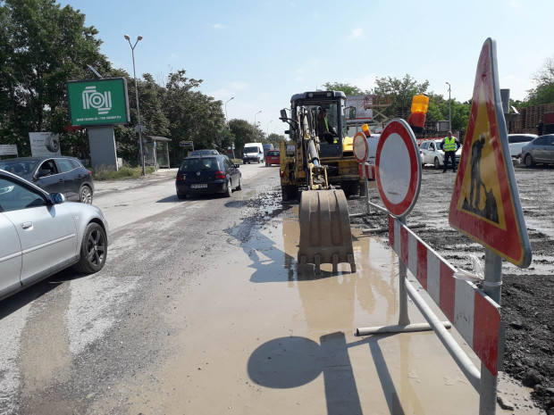 </TD
>Започна дългоочакваният ремонт на Рогошко шосе в Пловдив, предаде репортер