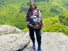 Бременна в 8-я месец Маги Джанаварова покори планински връх