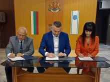 Кметът Иван Портних подписа Колективен трудов договор с сферата на културата