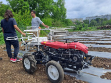 "Чудната градина" в Добрич вече разполага с робот за разсаждане, скоро и с фотоволтаична система