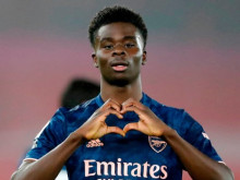 Букайо Сака подписа нов договр с Арсенал