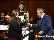 Сливен награди своите изявени учители и творци за приноса им в образованието и културата