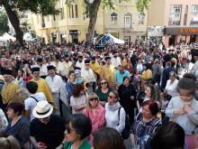 Хиляди се събраха в центъра на Пловдив! Заслужава си да се види