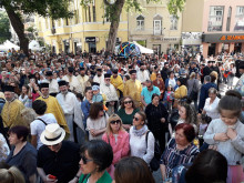 Хиляди се събраха в центъра на Пловдив заради празничния 24 май