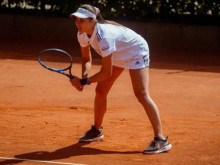 Виктория Томова излиза срещу Дейвис за четвъртфинал в Страсбург