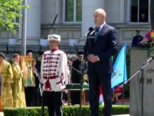Президентът: В днешния ден сваляме доспехите, зарязваме злободневните дискусии, пози, титли и крачим заедно в шествието