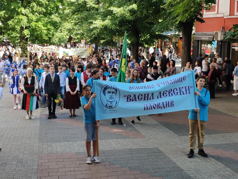 Ученици и учители от пловдивско училище отбелязаха 24 май като истински родолюбци и съвременни будители