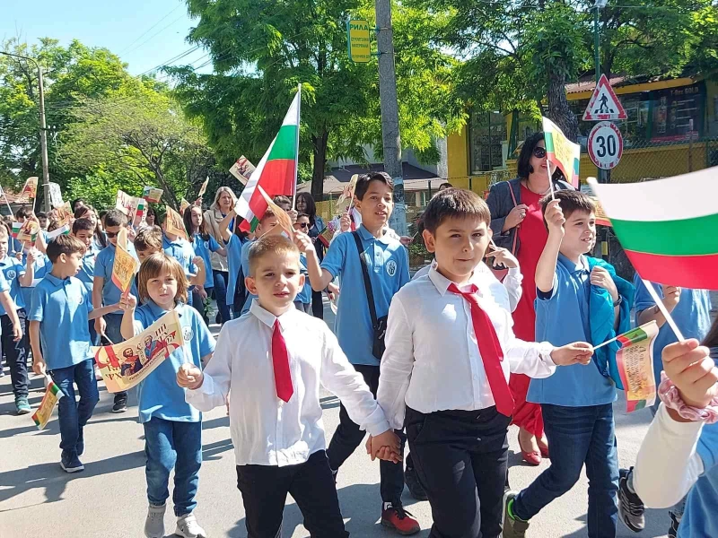 С масово и пъстро шествие община "Родопи" отбеляза 24 май