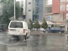 Проливен дъжд обърка плановете на абитуриентите в Пловдив