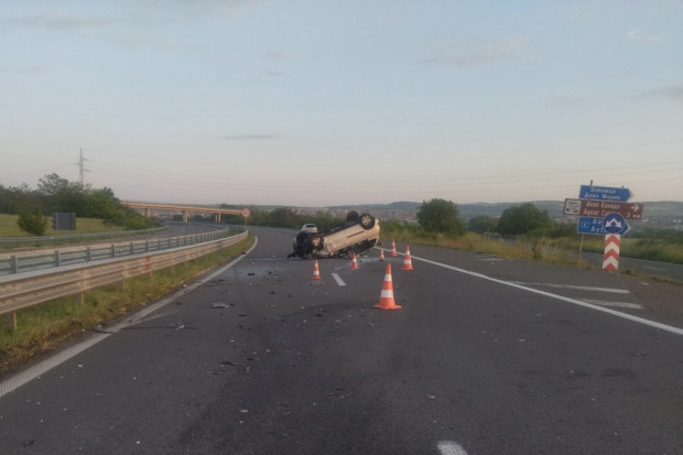 </TD
>Катастрофа между български лек автомобил и полски микробус е станала