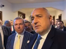 Изпратиха с бурни аплодисменти Борисов от Съдебната палата