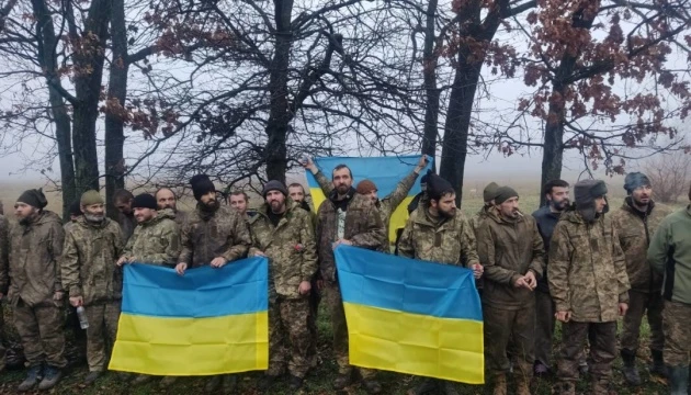 Киев обяви връщането на 106 военнослужещи от плен