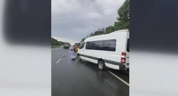 8 души пострадаха при катастрофа между автобус и трактор на пътя Русе-Шумен