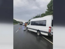 8 души пострадаха при катастрофа между автобус и трактор на пътя Русе-Шумен