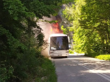 Първи кадри на изгорелия български автобус в Гърция