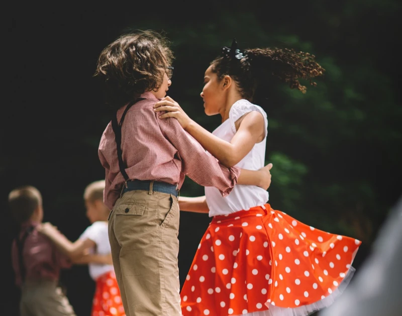Времето попречи на дефилето на децата от международния танцов фестивал