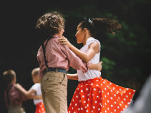 Времето попречи на дефилето на децата от международния танцов фестивал