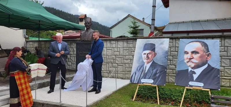 В Чепеларе откриха бюст-паметник на будителя Адил Джуров
