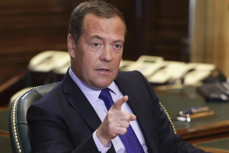 Медведев: Преговори за Украйна са възможни само без "клоуна" Зеленски