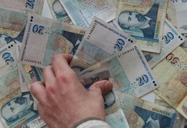 Големият проблем на българина е че държи парите си предимно