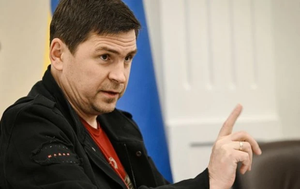 Подоляк към WSJ: Актьори продължават да играят "руския медиен сценарий"