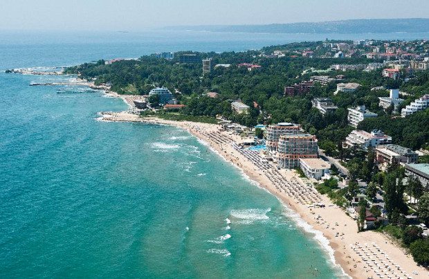 Наш курорт използва природните си дадености и термалната вода за подобряването на човешкото здраве и имунитет