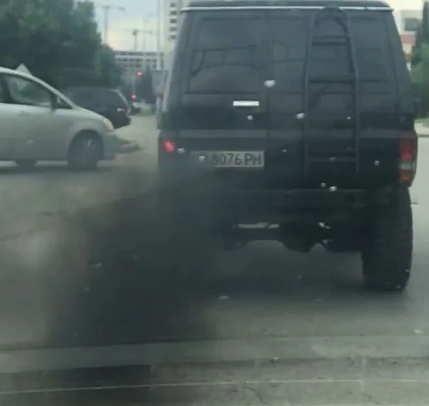 Вижте какво "чудо" избълва този джип в Пловдив