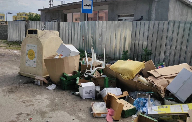 Така изглежда една от спирките на градския транспорт в Пловдив