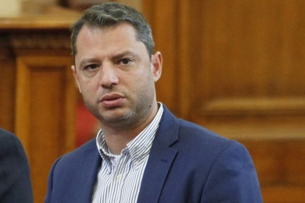 Депутатът Делян Добрев от ГЕРБ представи два варианта за развой