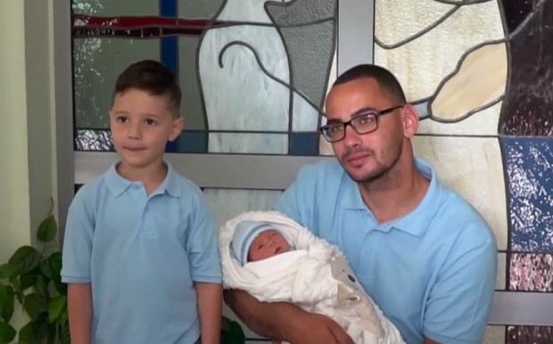 </TD
>Изписаха бебето на починалата родилка в русенската болница Канев. Момченцето